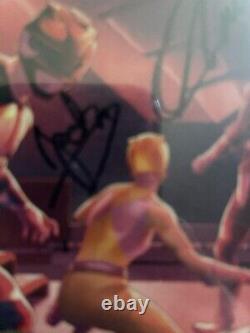 Les Power Rangers Mighty Morphin signés par la distribution originale en direct.