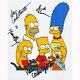 Les Simpson Cast Par 4 (85184) Autographié En Personne 8x10 Avec L'aco