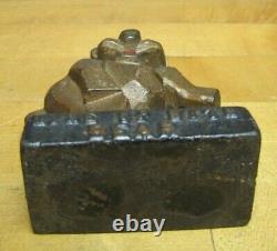 Line Up With Bear (alignement) Art Déco Cast Iron Publicité Paperweight Sign