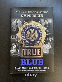 Livre dédicacé par le casting de NYPD Blue TRUE BLUE 12 SIGNATURES en personne