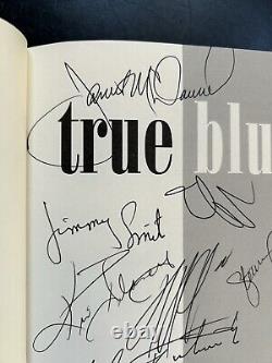 Livre dédicacé par le casting de NYPD Blue TRUE BLUE 12 SIGNATURES en personne