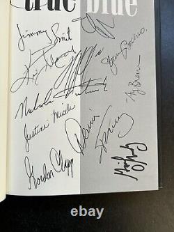 Livre dédicacé par le casting de NYPD Blue TRUE BLUE 12 SIGNATURES en personne