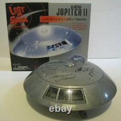 Lost In Space Jupiter II Trendmasters Playset Autographié X 6 Par Casting Avec Des Photos