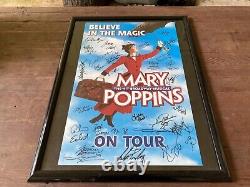 Mary Poppins, comédie musicale de Broadway en tournée, affiche encadrée signée par la distribution.