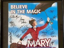 Mary Poppins, comédie musicale de Broadway en tournée, affiche encadrée signée par la distribution.