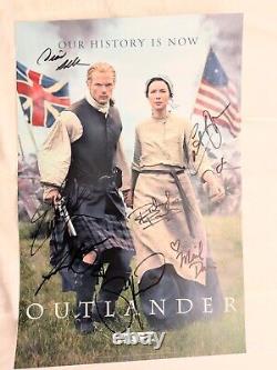 NYCC 2024 Affiche autographiée signée par le casting d'Outlander 11x17 STARZ/Netflix