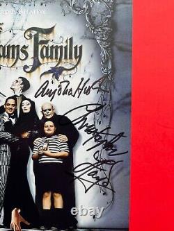 Photo 8x10 signée par la distribution de la famille Addams Beckett COA Christopher Lloyd Ricci Huston