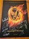 Photo Autographiée 14x20 Du Casting De Hunger Games (10 Signatures) De Jennifer Lawrence Jsa Let