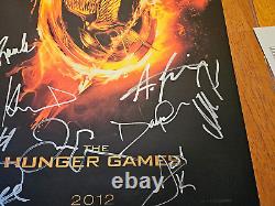 Photo autographiée 14x20 du casting de Hunger Games (10 signatures) de Jennifer Lawrence JSA Let