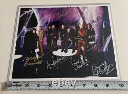 Photo de 8x10 signée par la distribution de Earth Final Conflict avec 8 AUTOGRAPHES Star Trek Majel Von