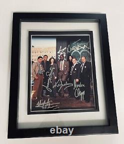 Photo encadrée autographiée du casting de NYPD Blue avec certificat d'authenticité