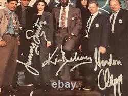 Photo encadrée autographiée du casting de NYPD Blue avec certificat d'authenticité