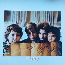 Photo signée 11x14 du casting des Goonies avec PSA COA LOA Astin Feldman Ke Quan Truffle