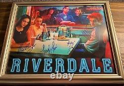Photo signée et autographiée de Riverdale Cast 11X14 Apa Mendes Petsch Law Reinhart