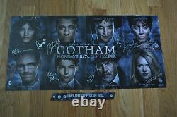 Sdcc Gotham Cast Signé Par 9 Poster Lot Comic Con 2014 Wb & Wristband
