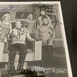 Star Trek Original photo signée par le casting complet de huit membres avec COA