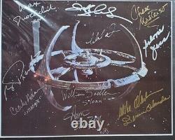 Star Trekds9 Cast Autograph 8x10 Photo Signée Par 11 & Matted W Coa (au-m-046)