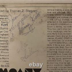Stephen Sondheim & Larry Kert ont signé l'album LP original de la distribution de Company à Londres en 1972